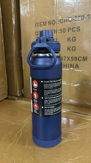 CAIXA FECHADA - GARRAFA 800ML COM BORRACHA AZUL